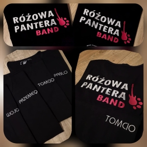 Różowa Pantera Band posiada swoje stroje z logo firmy