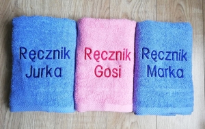 haftowane kolorowe ręczniki dla dzieci