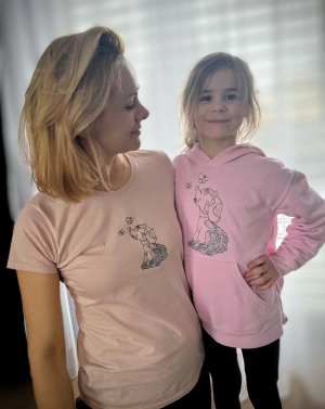 Koszulka i bluza z haftem
 stworzona  jako pamiątka na
 lata z rysynku dziecka idealny 
pomysł na prezent